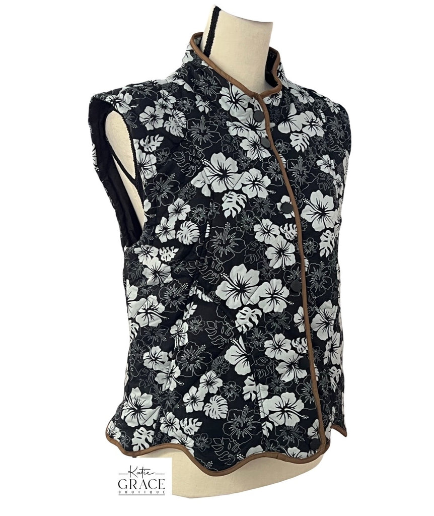 "Tanya" Scalloped Vest - The Katie Grace Boutique